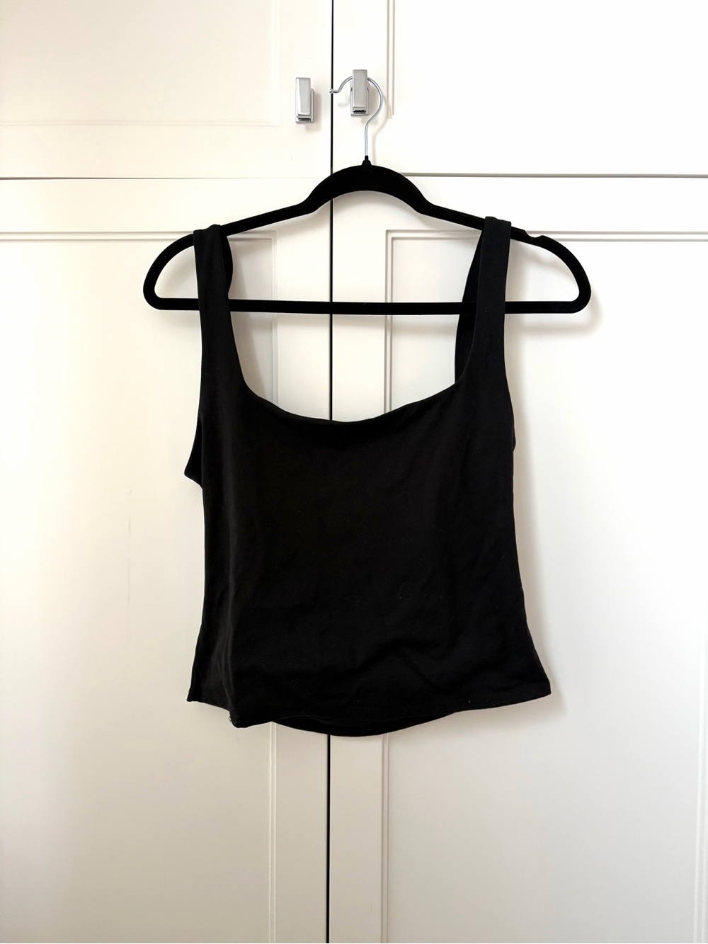 Black Scoop Neck Open Back Women's Tank Top